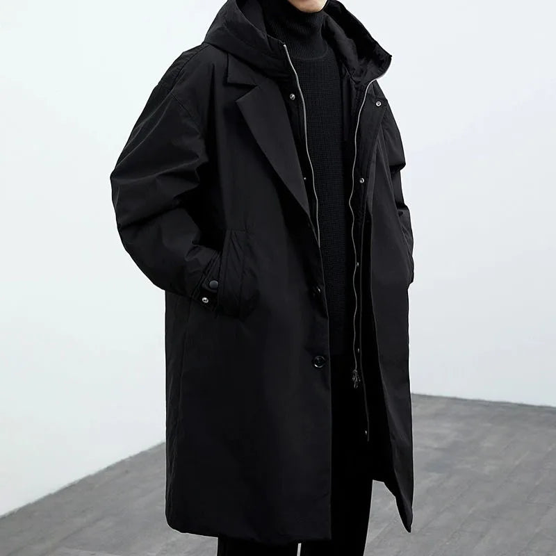 Langer Herren-Wintermantel für Outdoor & Freizeit. Warm, stilvoll und robust gegen Kälte.
