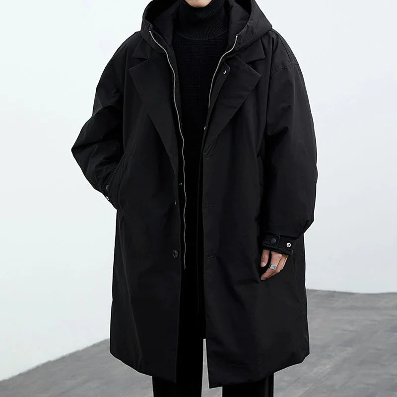 Hochwertiger, langer Herren-Wintermantel. Stilvoll, extra warm und wasserabweisend für den Winter.