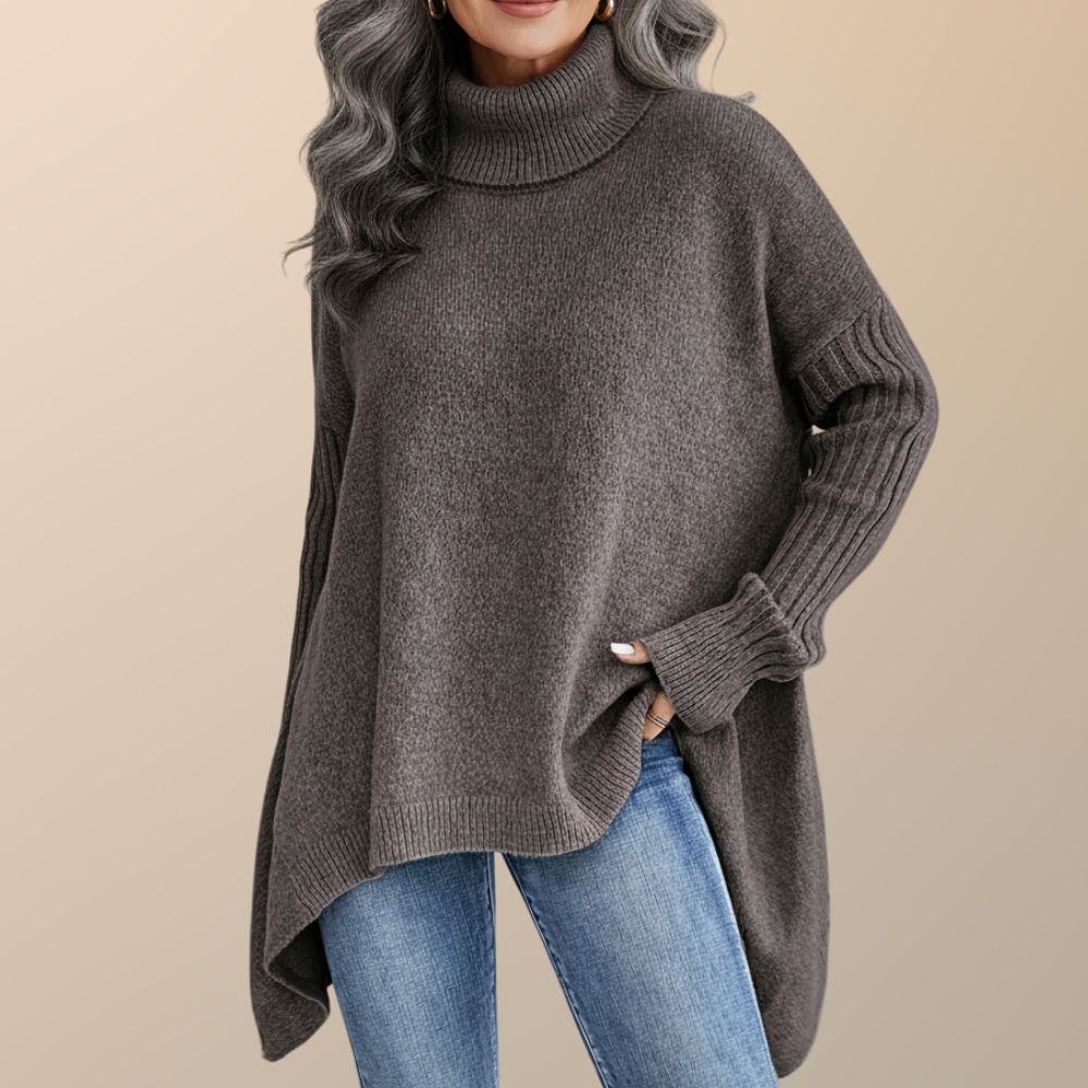 Moderner Damen Oversize-Pullover mit Rollkragen und verlängertem Rücken. Eleganter Longpullover für Herbstmode.