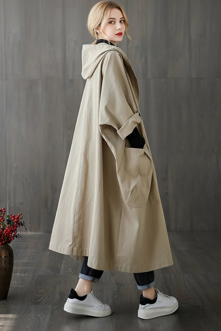 Eleganter Damen-Regenmantel, lang, wasserdicht, mit praktischer Kapuze und Reißverschlusstaschen.