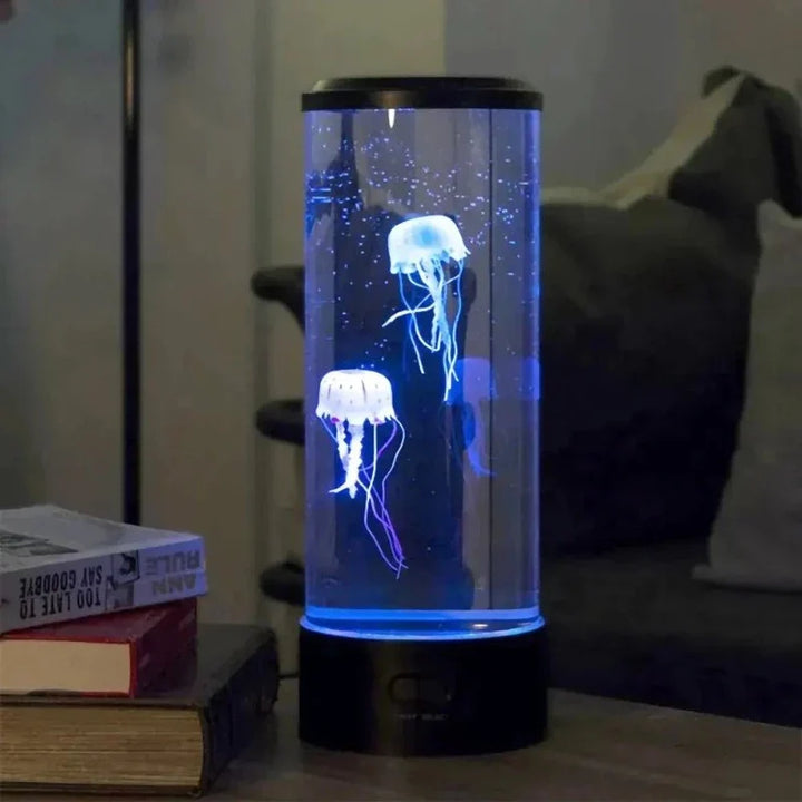 "LED Quallen Lampe mit farbwechselnden Effekten, ozeanische Tischleuchte ideal für beruhigende Atmosphäre im Wohnzimmer."
