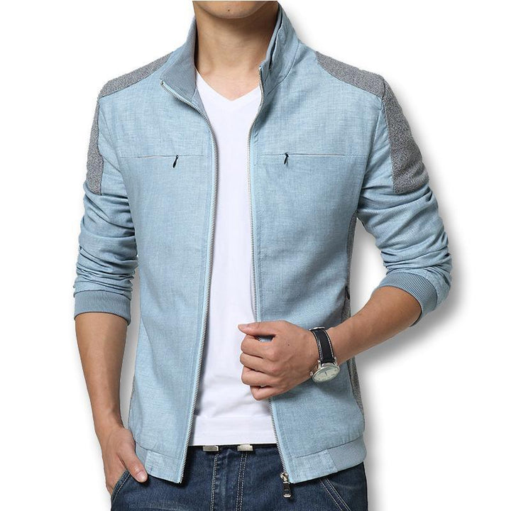 Leichte, atmungsaktive Herren Herbstjacke mit Stehkragen und Knopfleiste für Freizeit und Übergang.