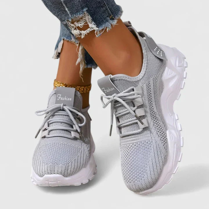 Damen Schnür-Sneaker für den Frühling. Leichte, bequeme & atmungsaktive Damenschuhe, perfekt für Freizeit & Alltag.