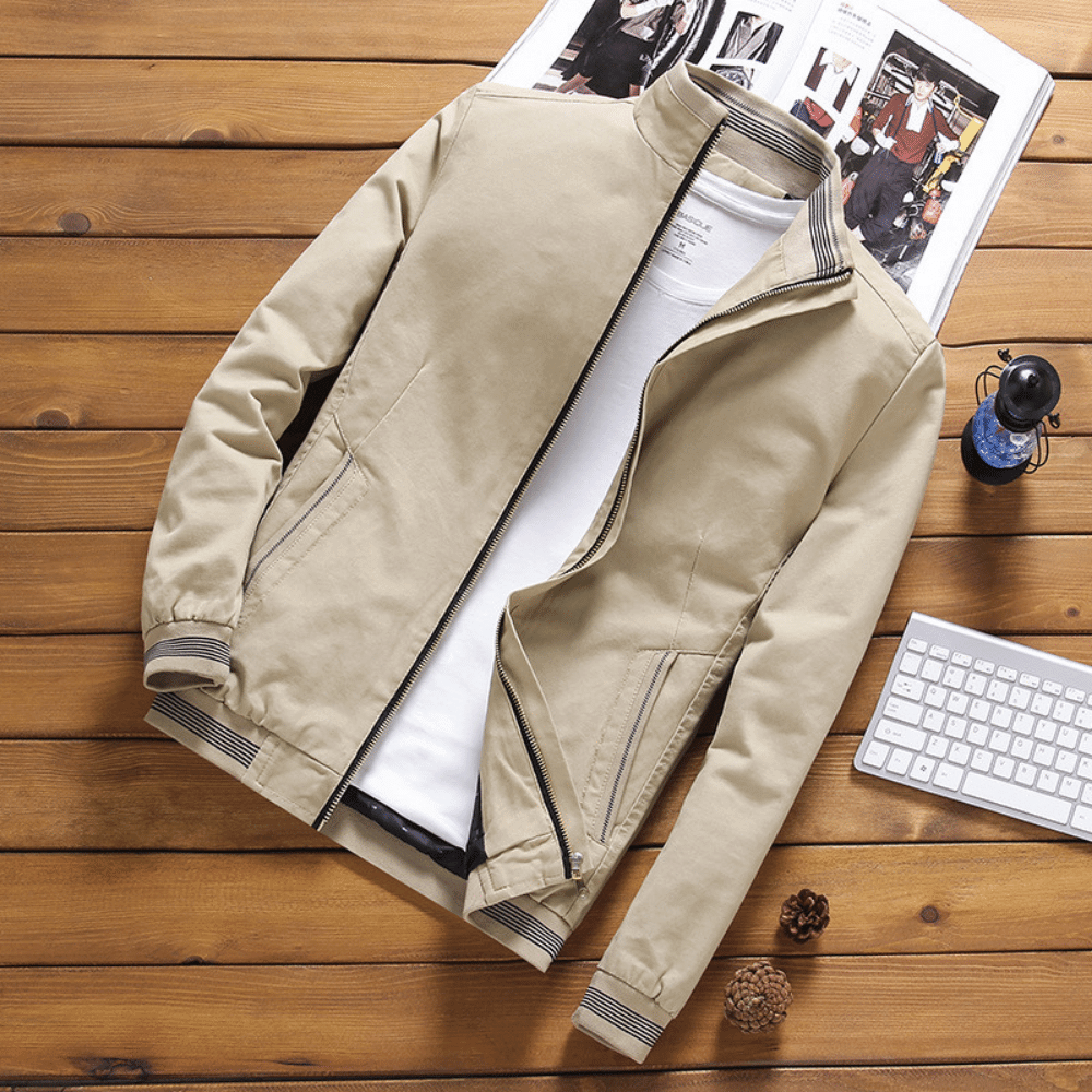 Leichte, elegante Herrenjacke in Dunkelblau mit taillierter Passform und modernem Design, ideal für Alltag und jede Jahreszei