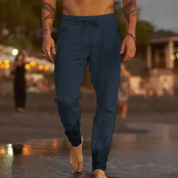 Leichte Herren Jogginghose für den Sommer, locker sitzend und bequem, ideal für Freizeit & Reisen.