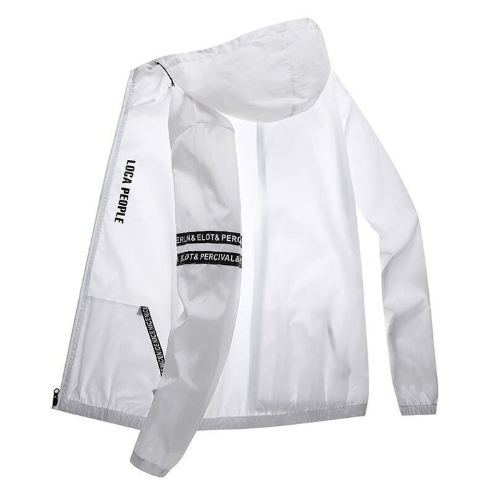 Komfortable, leichte Herren Reisejacke mit UV-Schutz, atmungsaktiv und winddicht für alle Outdoor-Abenteuer.