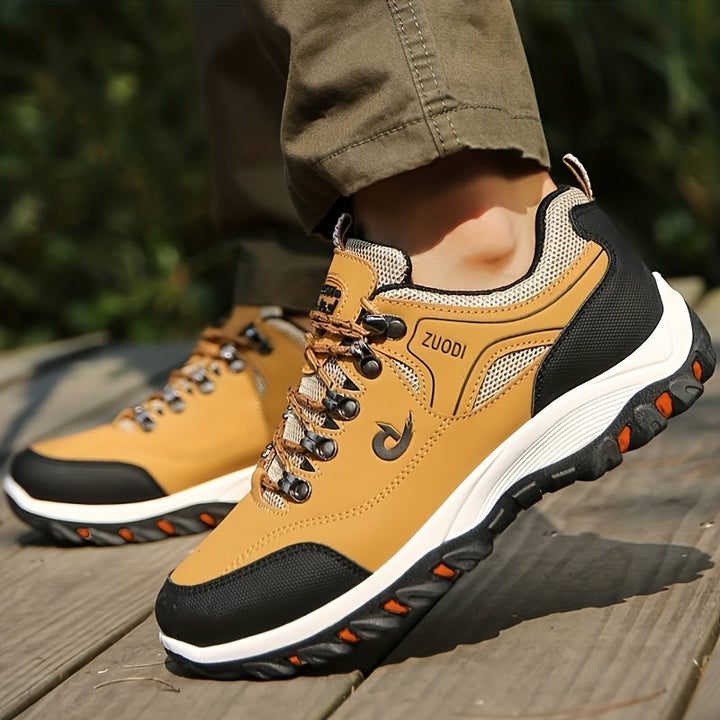 Bequeme Herren Trekkingschuhe in Schwarz-Gelb. Leichte, wasserabweisende Outdoorschuhe für Herbst & Freizeit.