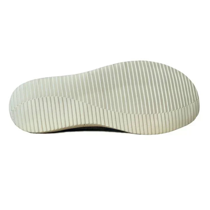 "Leichte Herrenschuhe, bequeme Slip-Ons, optimale Luftzirkulation, ideal für den Alltag und lange Spaziergänge."