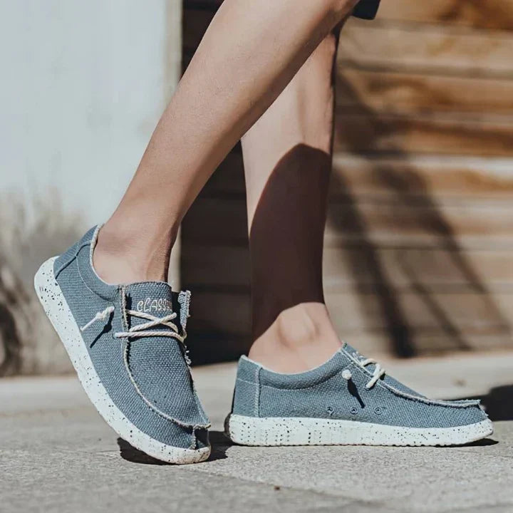 "Leichte Herrenschuhe, bequeme Slip-Ons, optimale Luftzirkulation, ideal für den Alltag und lange Spaziergänge."