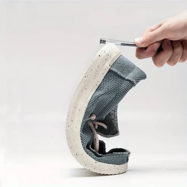 "Leichte Herrenschuhe, bequeme Slip-Ons, optimale Luftzirkulation, ideal für den Alltag und lange Spaziergänge."