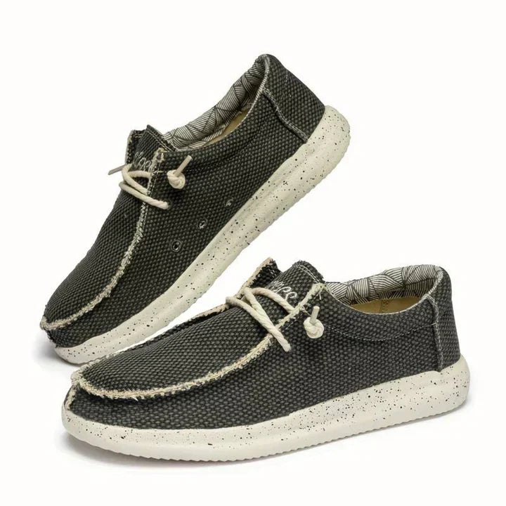 "Leichte Herrenschuhe, bequeme Slip-Ons, optimale Luftzirkulation, ideal für den Alltag und lange Spaziergänge."
