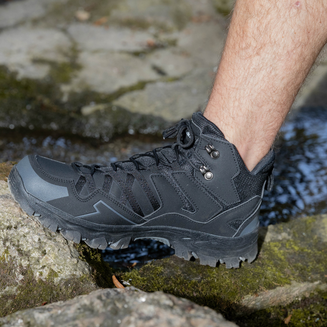 Leichte orthopädische Wanderschuhe für Damen mit abnehmbarem Riemen, rutschfester Sohle und wasserfester Oberfläche.