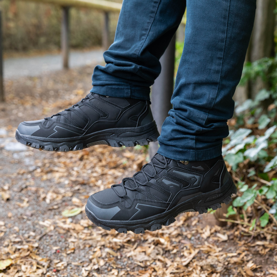 Leichte orthopädische Wanderschuhe für Damen mit abnehmbarem Riemen, rutschfester Sohle und wasserfester Oberfläche.