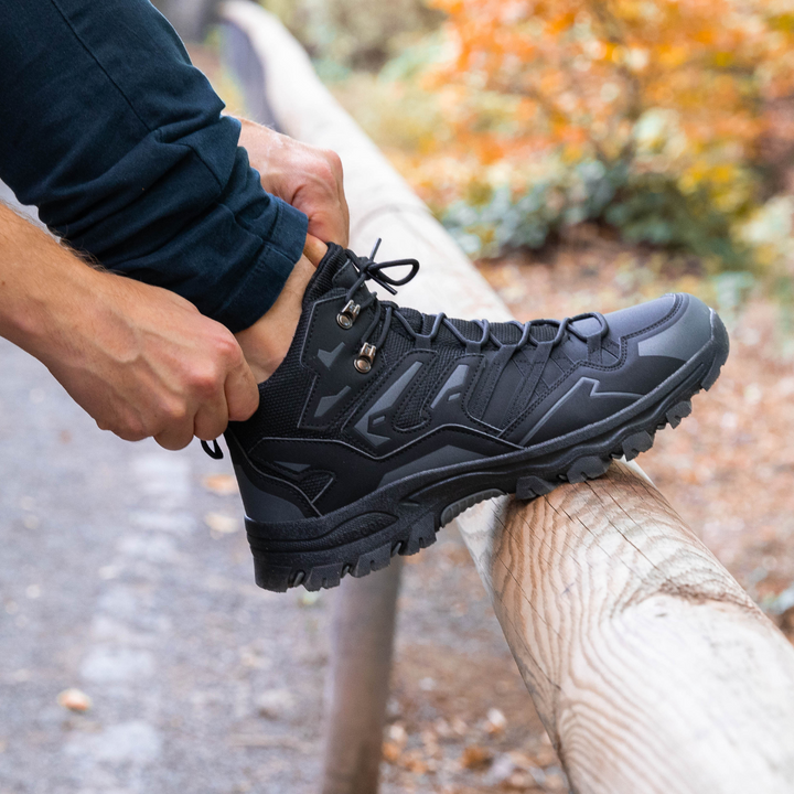 Leichte orthopädische Wanderschuhe für Damen mit abnehmbarem Riemen, rutschfester Sohle und wasserfester Oberfläche.