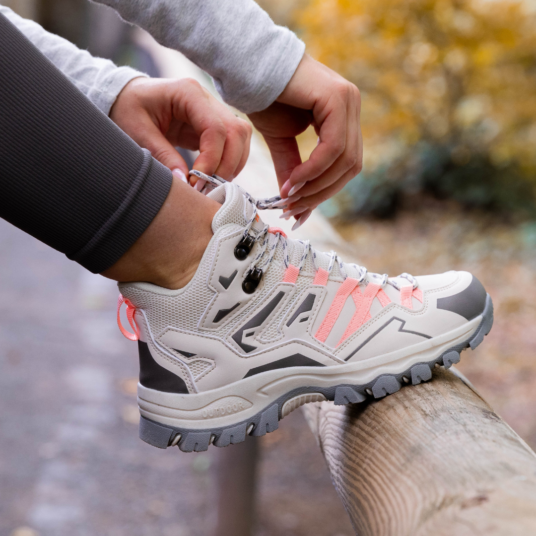 Leichte orthopädische Wanderschuhe für Damen mit abnehmbarem Riemen, rutschfester Sohle und wasserfester Oberfläche.