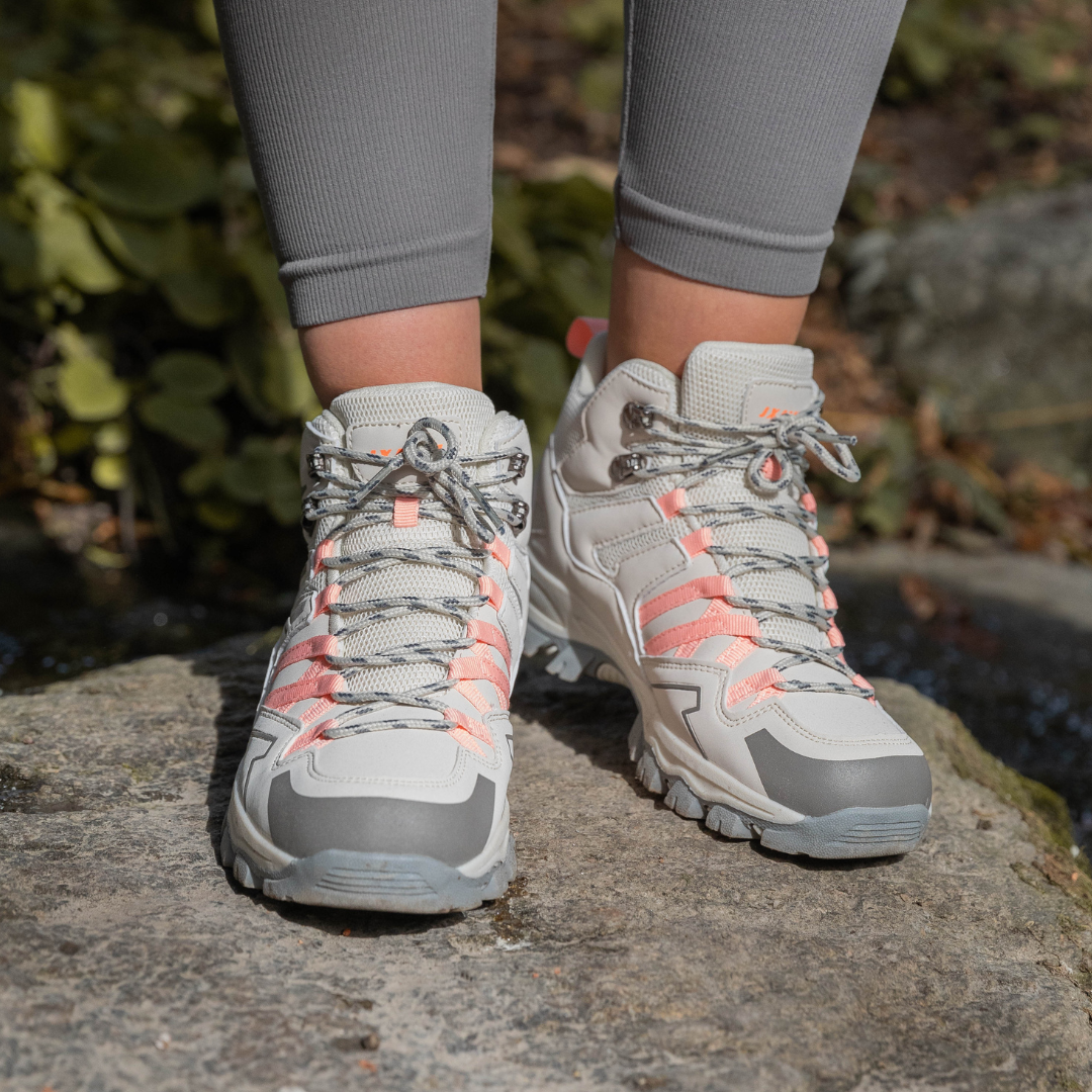 Leichte orthopädische Wanderschuhe für Damen mit abnehmbarem Riemen, rutschfester Sohle und wasserfester Oberfläche.