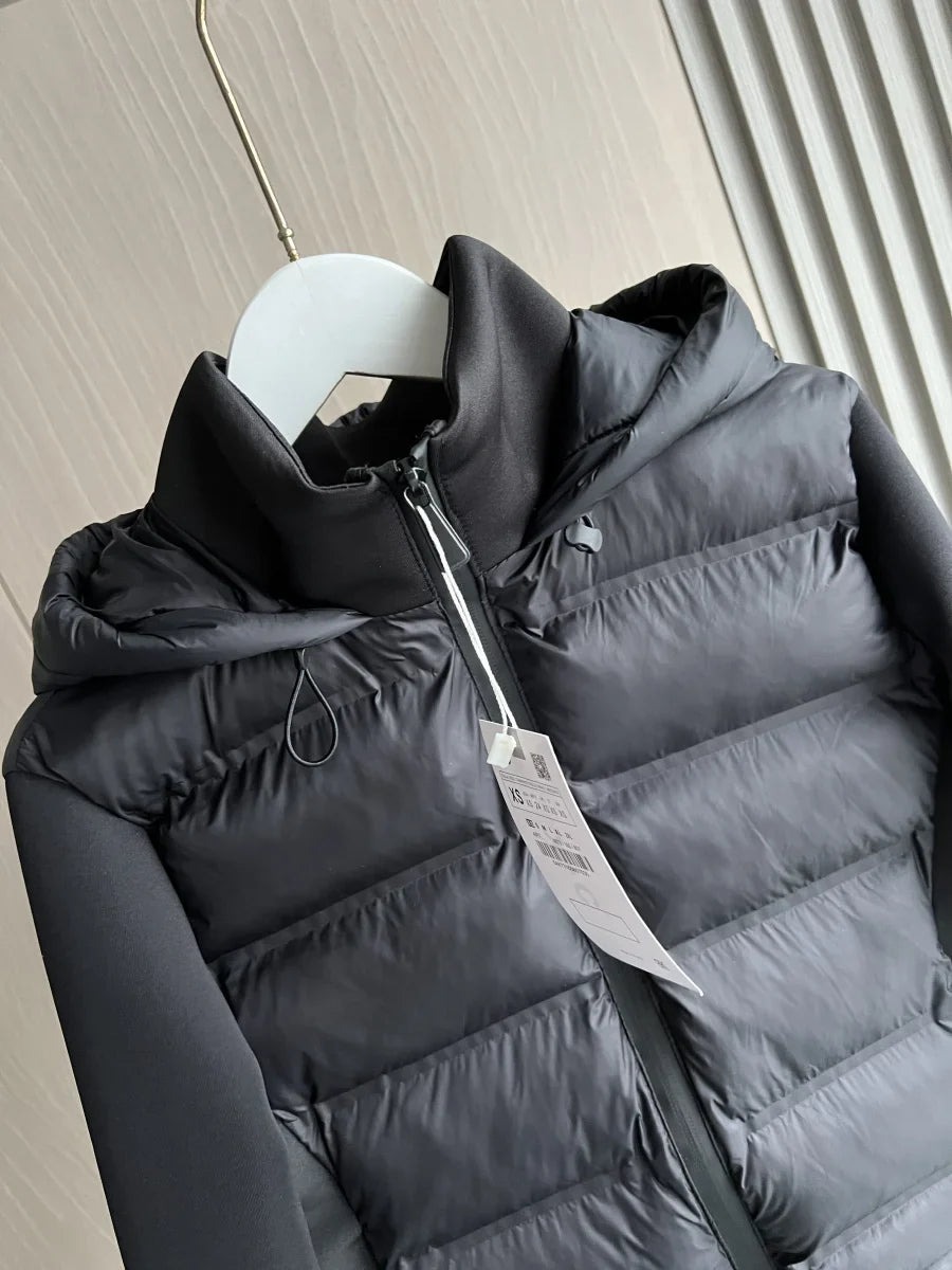 Vielseitige schwarze Damen Übergangsjacke mit Kapuze; ultraleicht & warm, perfekt für Outdoor & Sport.