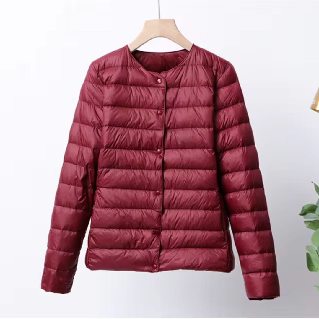 Warme, leichte Damen-Steppjacke, perfekt für den Alltag und Reisen. Kurz geschnitten für Frühling und Herbst.
