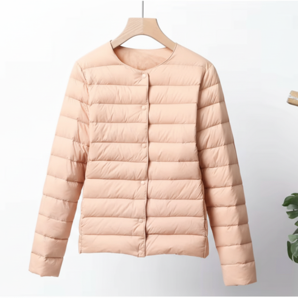 Kurze, moderne Damen-Steppjacke. Leicht, warm und bequem für Frühling, Herbst, milde Winter und casual Outfits.