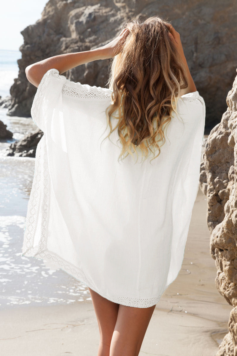 Elegantes, leichtes Damen Strandkleid mit fließender Silhouette, vielseitiger Kaftan Überwurf für den Urlaub.
