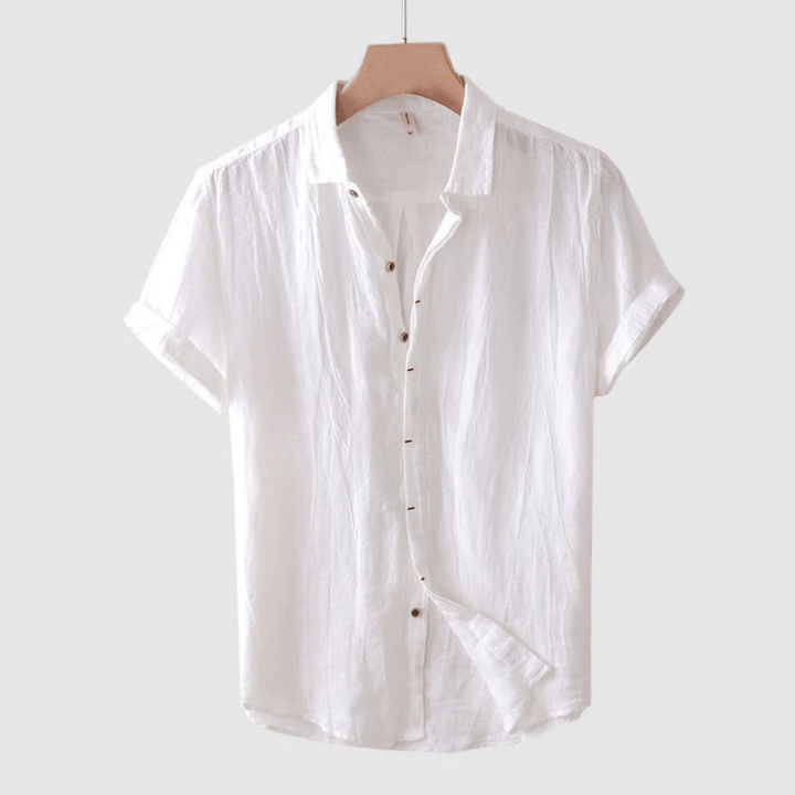 Modisches Herren Kurzarmhemd für Sommer und Business Casual Anlässe, mit Knopfleiste und luftigem Stoff.