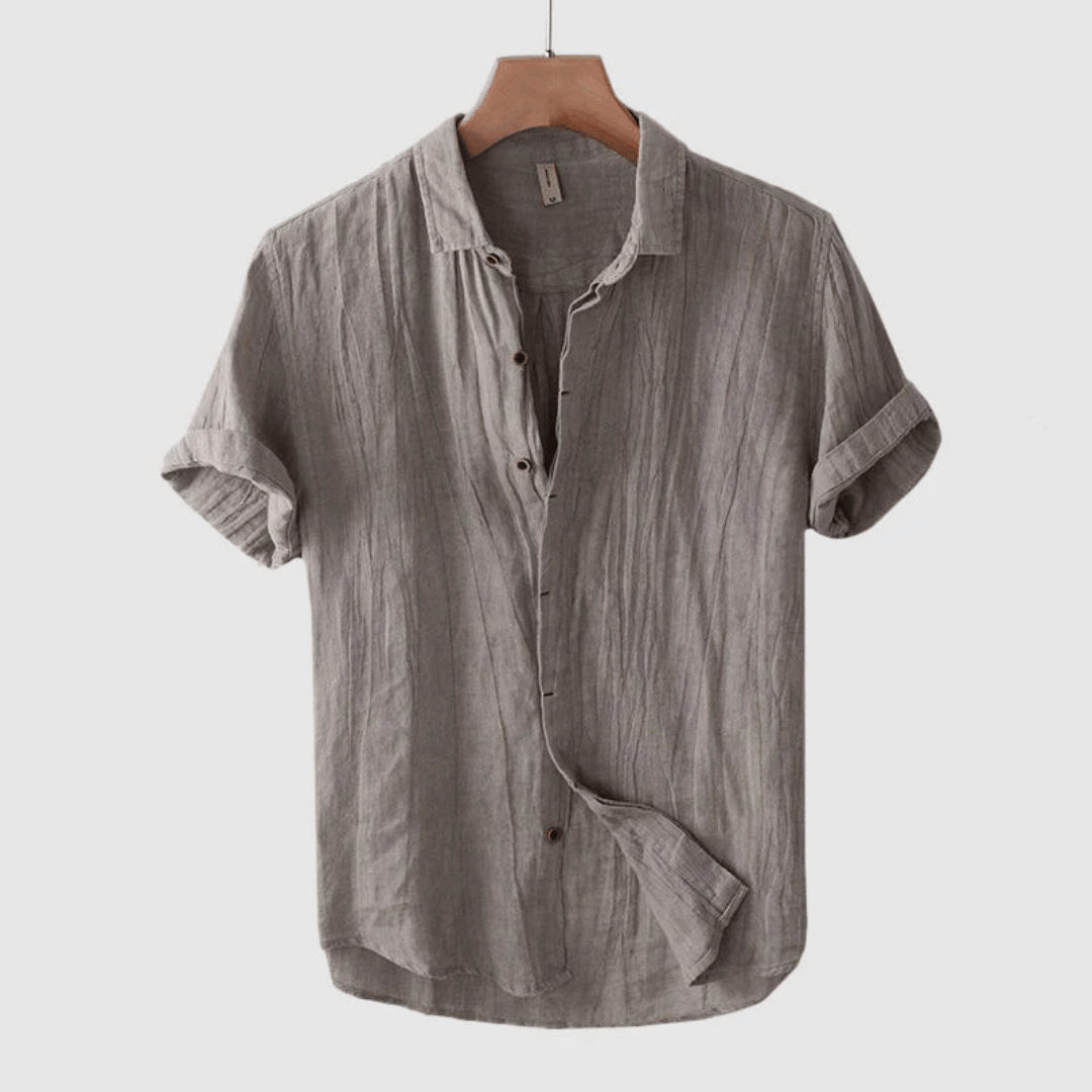 Komfortables, leichtes Herrenhemd mit Kurzarm und lässiger Passform, ideal für warme Tage und vielseitige Outfits.
