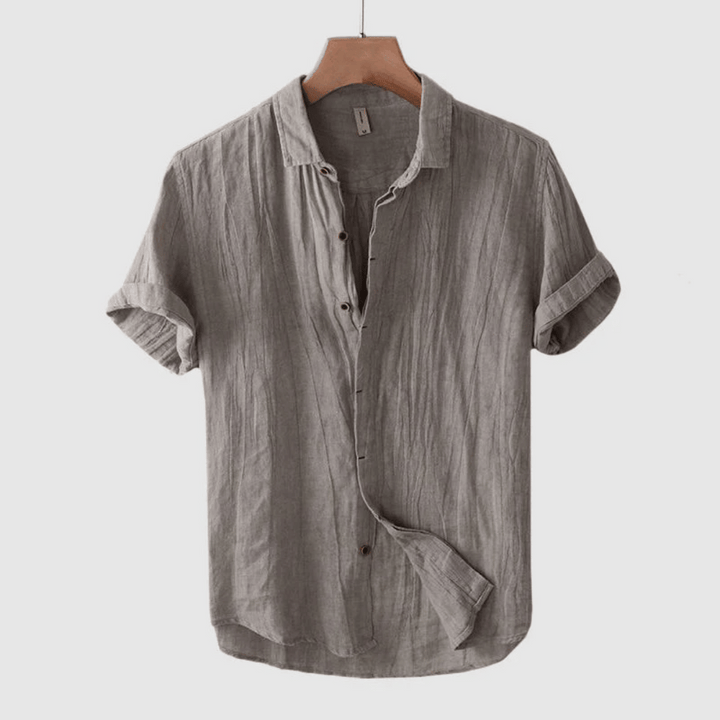 Komfortables, leichtes Herrenhemd mit Kurzarm und lässiger Passform, ideal für warme Tage und vielseitige Outfits.