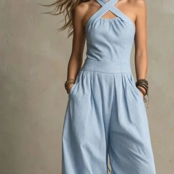 Festlicher Damen Jumpsuit Halterneck mit weitem Bein. Eleganter Schnitt für besondere Sommer-Momente.