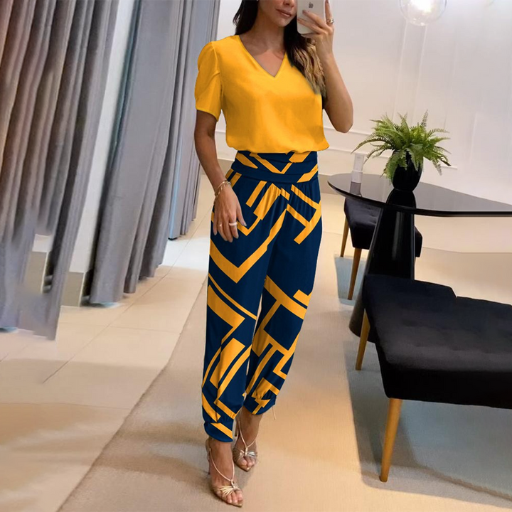 Modischer, bedruckter Damen Overall für warme Tage. Leichter Jumpsuit, bequem & vielseitig für Freizeit und Party.