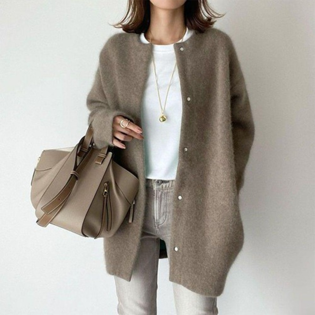 Stylischer Damen Cardigan, hochwertige Strickjacke für ein elegantes und lässiges Outfit.