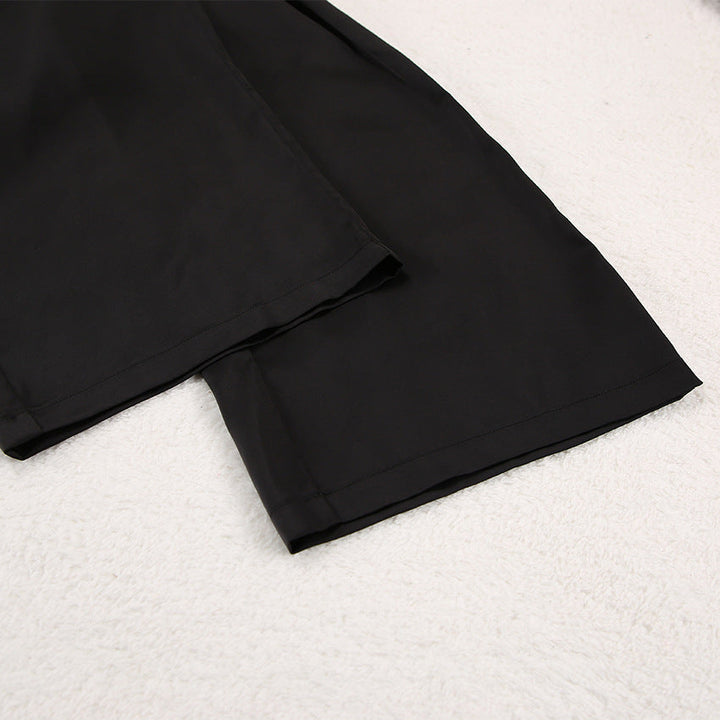 Elegantes Damen Schlafanzug Set, luxuriöse Nachtwäsche, bequem & weich für tiefe Entspannung zu Hause.
