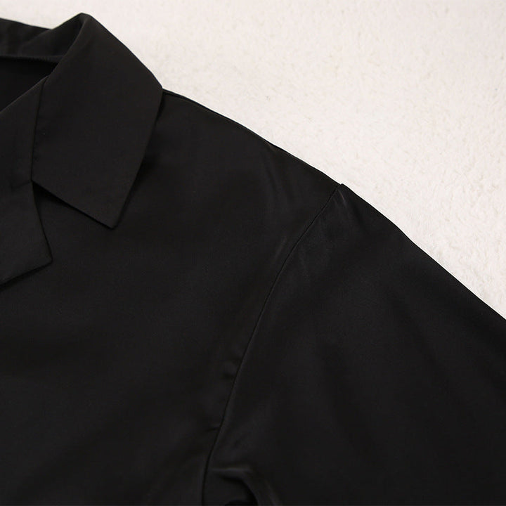 Stylischer Damen Schlafanzug Set, modern & luxuriös, bequem als Loungewear und elegante Nachtwäsche.