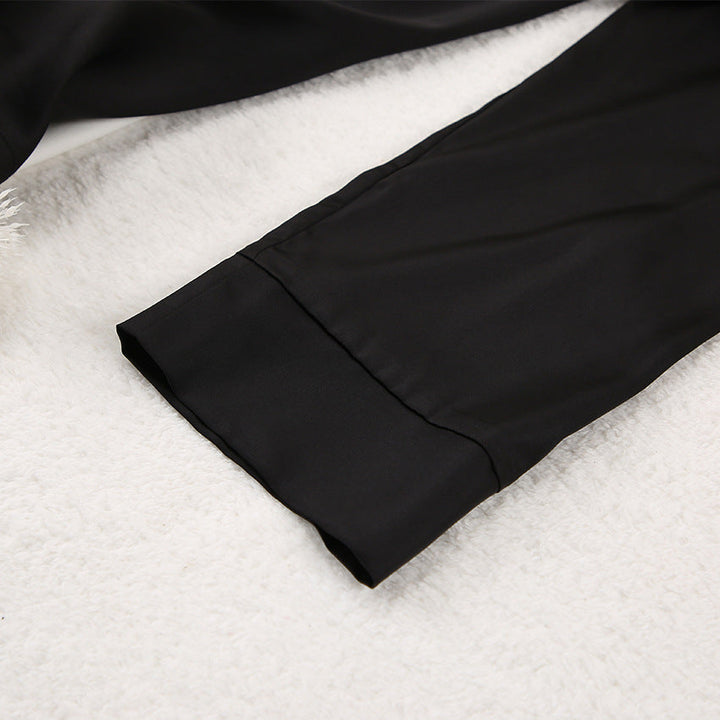 Vielseitiges Damen Pyjama Set, luxuriös & bequem, als Schlafanzug, Loungewear oder eleganter Hausanzug.
