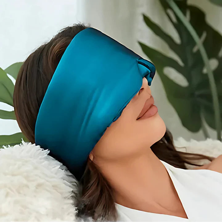 Luxuriöse Schlafmaske aus 100% Maulbeerseide, schwarz, weich, komfortabel, für bessere Verdunkelung und Entspannung.