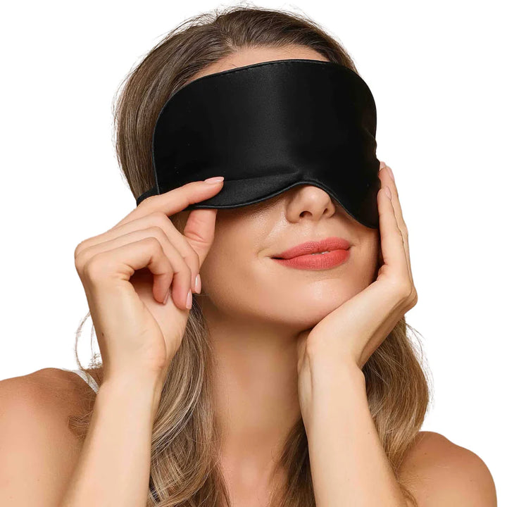 Luxuriöse Schlafmaske aus 100% Maulbeerseide, schwarz, weich, komfortabel, für bessere Verdunkelung und Entspannung.