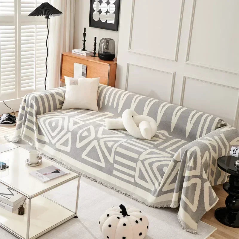 "Luxuriöse Sofadecke aus weichem Chenille mit eleganten Quasten in Boho-Chic-Design, ideal für stilvolles Wohndekor."