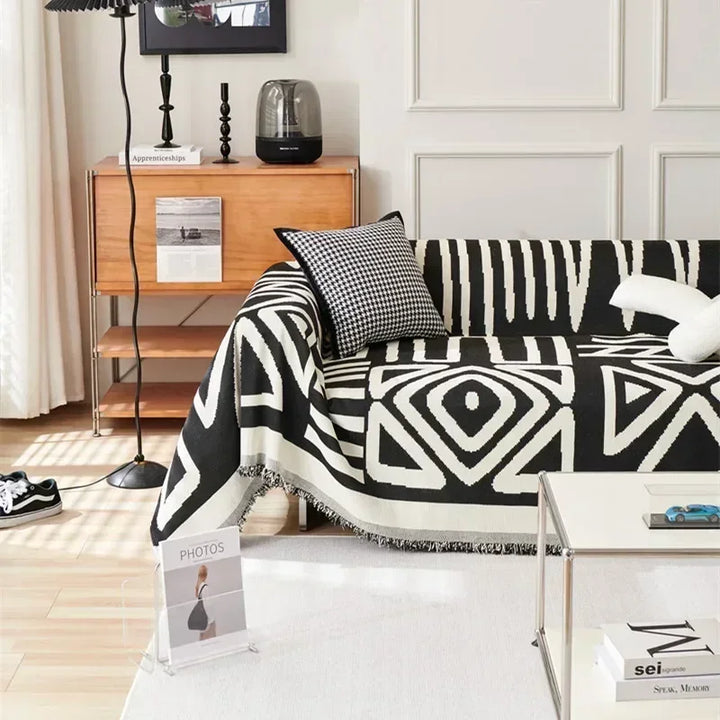 "Luxuriöse Sofadecke aus weichem Chenille mit eleganten Quasten in Boho-Chic-Design, ideal für stilvolles Wohndekor."