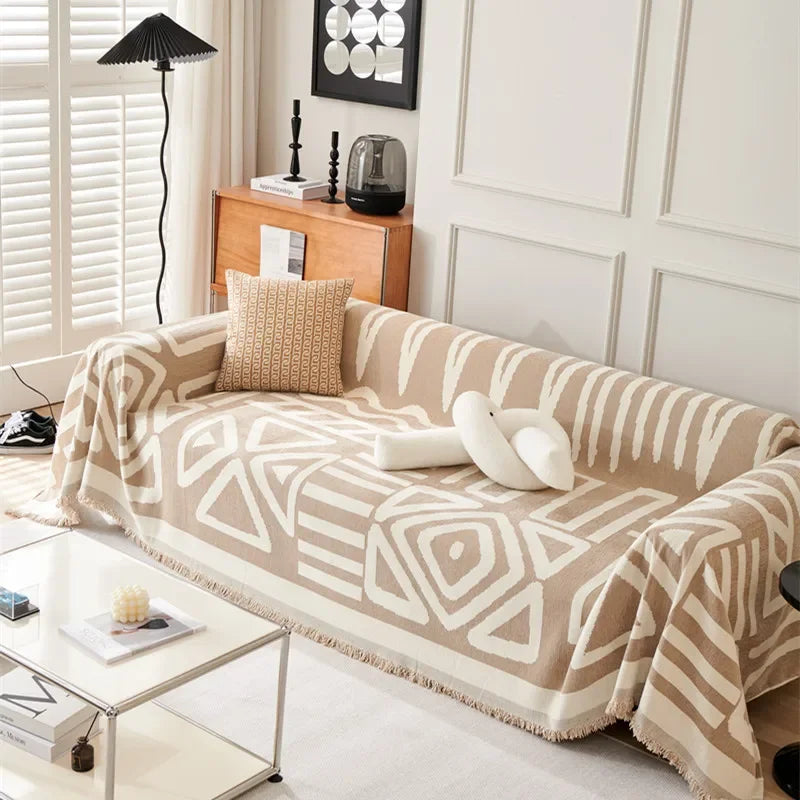 "Luxuriöse Sofadecke aus weichem Chenille mit eleganten Quasten in Boho-Chic-Design, ideal für stilvolles Wohndekor."