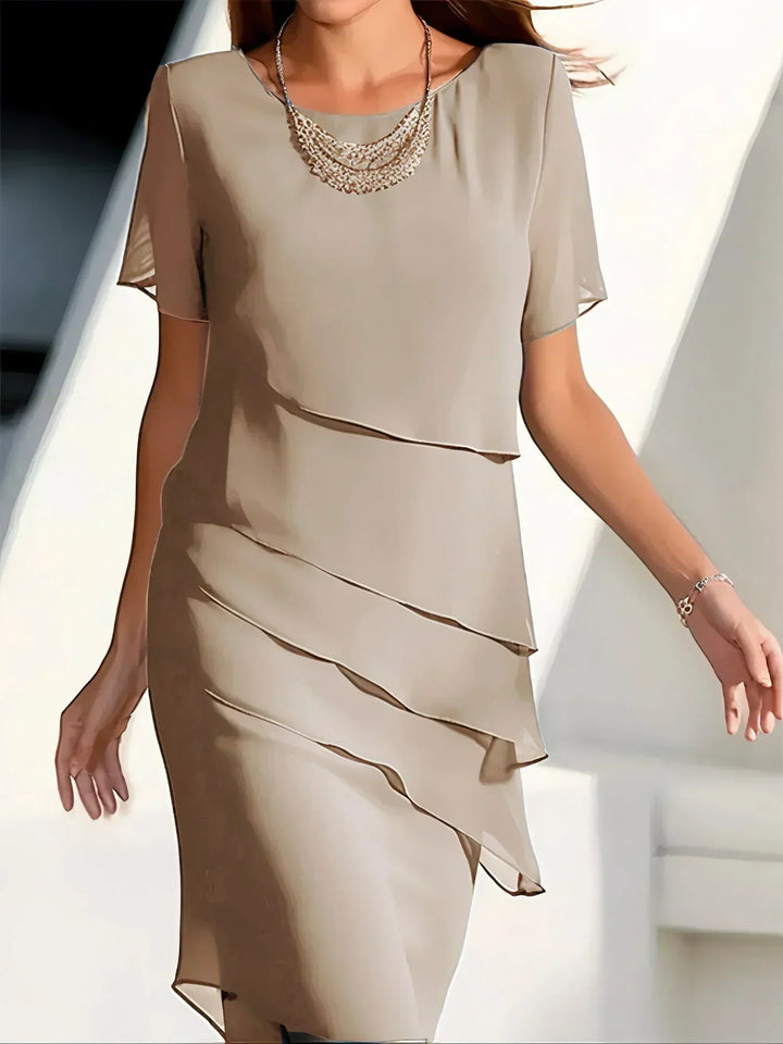 Luxuriöses, schlankmachendes Damenkleid mit tailliertem Schnitt, eleganter Silhouette und praktischem Design in verschiedenen