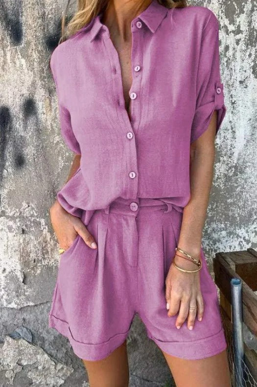 Eleganter Damen Sommer Zweiteiler: langes Hemd & weite Hose. Modernes, lockeres Outfit für den Alltag.