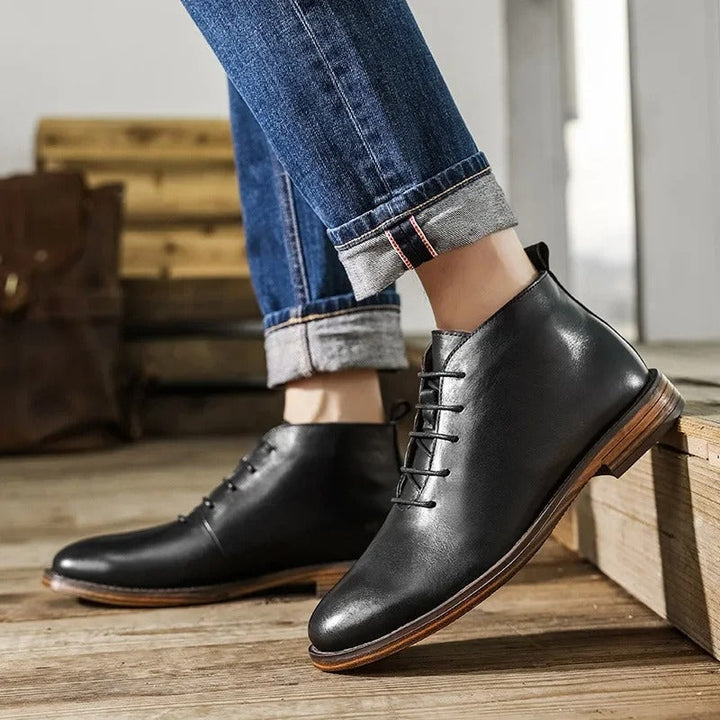 Bequeme schwarze Herren Business Schuhe, rutschfest und langlebig, ideal für den Büroalltag.