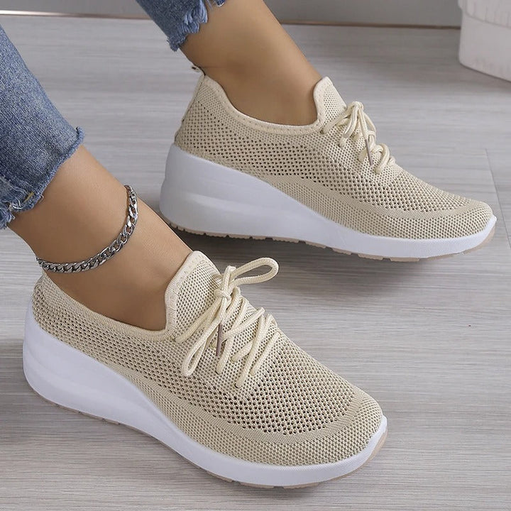 Rutschfeste Damen Freizeitschuhe, orthopädische Sneaker mit sicherer Sohle.