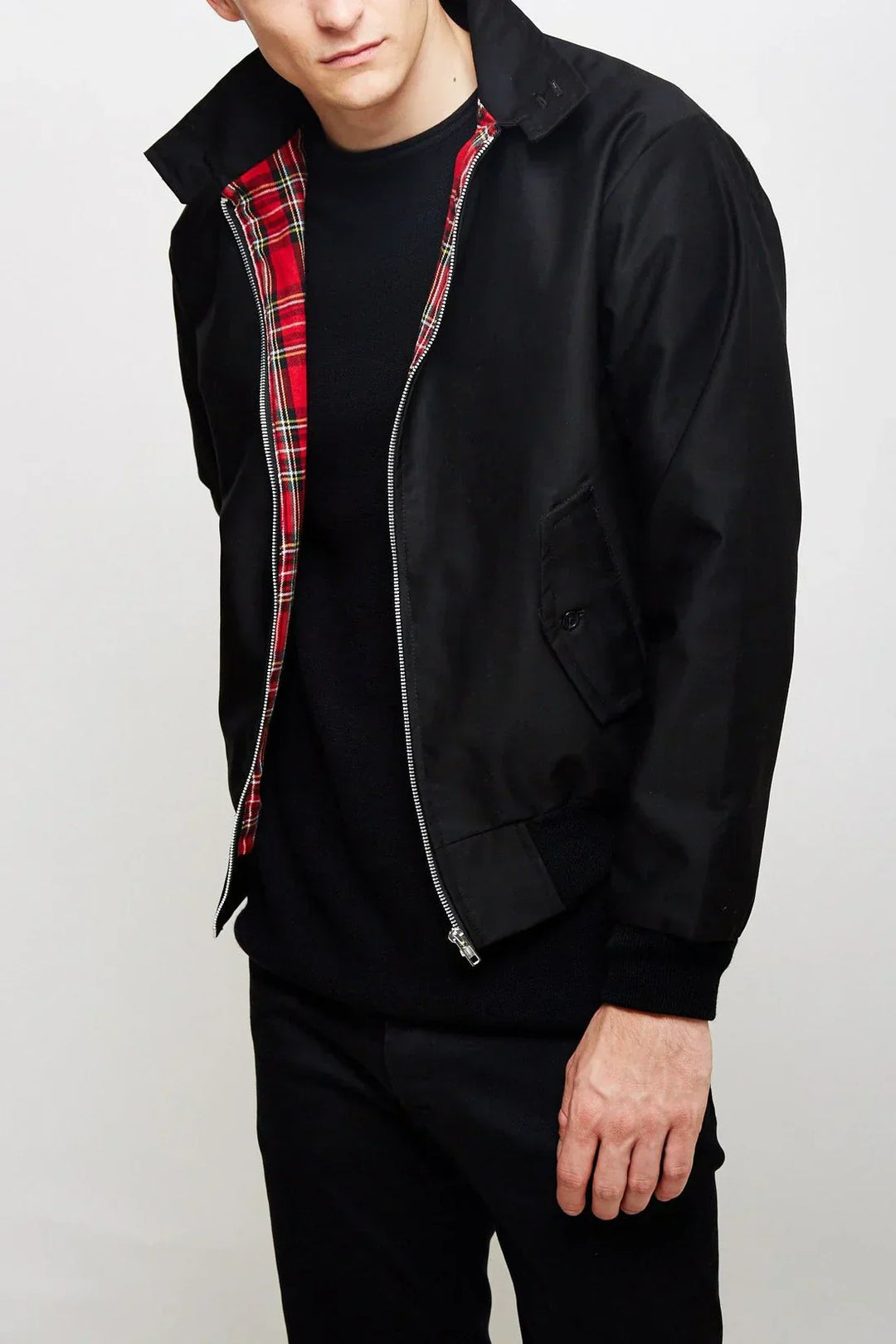 Elegante Herren Freizeitjacke Harrington. Stilvolle Übergangsjacke in Schwarz, wetterbeständig & vielseitig tragbar.