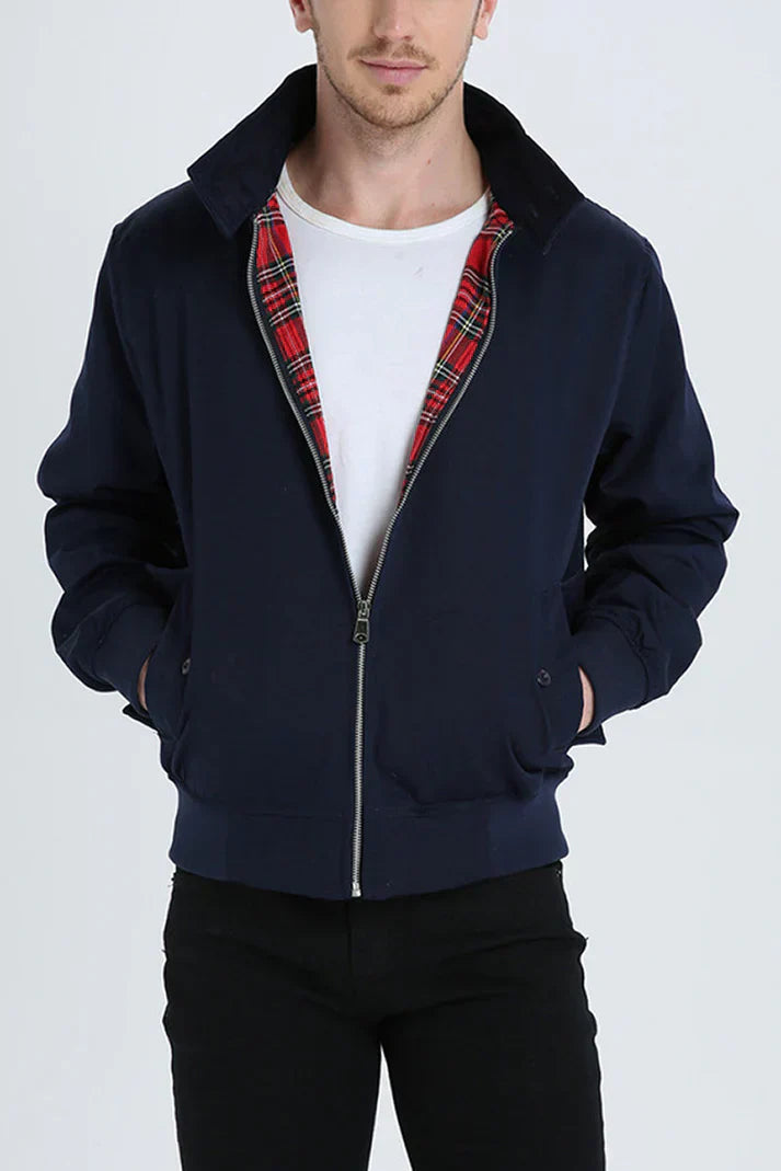 Hochwertige Herren Harrington-Jacke Burgunderrot. Komfortable, klassische Übergangsjacke für einen stilvollen Auftritt.