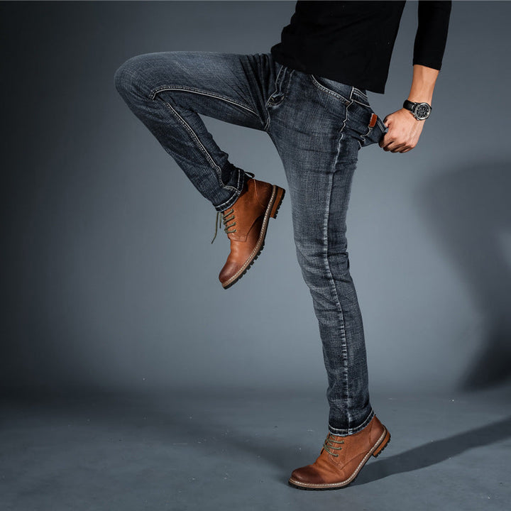 Moderne Slim Fit Herrenjeans in Schwarz, schlanke Passform für einen zeitgemäßen, stilvollen Freizeit-Look.