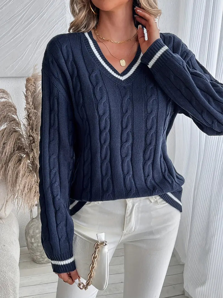 Eleganter Damen-V-Ausschnitt-Pullover, locker geschnitten, in Marineblau. Perfekte Freizeitmode & bürotauglich.
