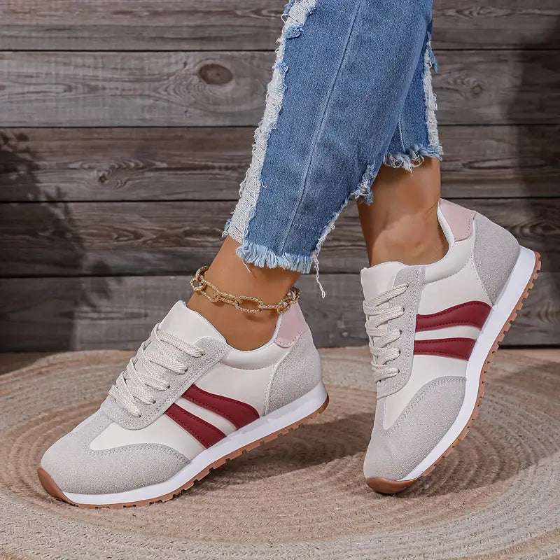 Detailansicht des Marion Damensneakers: Gepolstert für maximalen Komfort, ideal als leichter & atmungsaktiver Freizeitschuh.