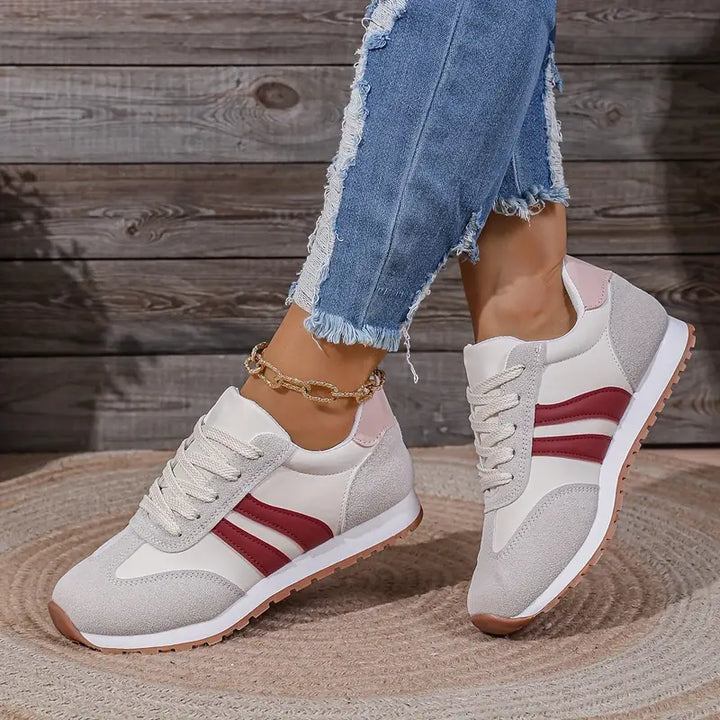 Detailansicht des Marion Damensneakers: Gepolstert für maximalen Komfort, ideal als leichter & atmungsaktiver Freizeitschuh.