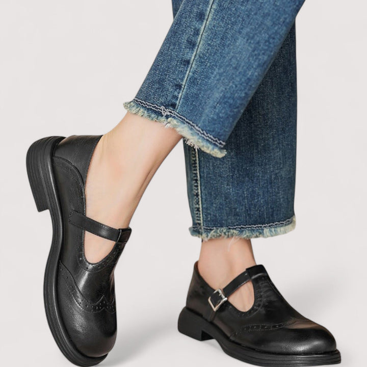 Komfortable flache Damen Riemenschuhe mit robustem Design. Perfekte Alltagsschuhe, vielseitig & rutschfest.