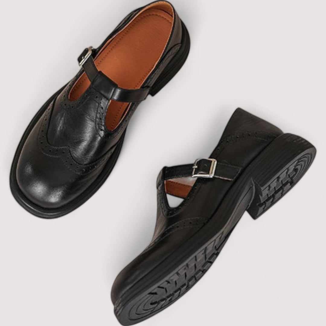 Seitliche Ansicht der eleganten Damen Riemenschuhe. Bequemer Komfortschuh für einen stilvollen Auftritt.